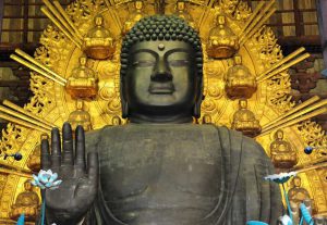 奈良県・東大寺の大仏殿にとんでもない過去が！？大仏さんの「柱の穴・鼻の穴と屋根・瓦」-の「由来・意味・歴史」